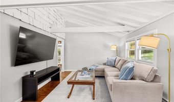 7 Cowsill Ln 1, Newport, RI 02840