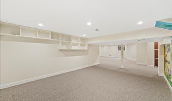 10 Morley Ct, Albertson, NY 11507