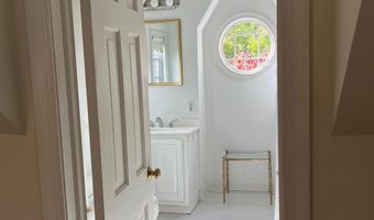 8904 GRANT St, Bethesda, MD 20817