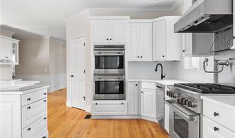 38 Miss Fry Dr, East Greenwich, RI 02818