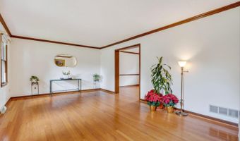 114 W SAVANNAH Dr, Bear, DE 19701