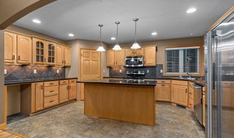 4013 E BENVALLEY Dr, Appleton, WI 54913