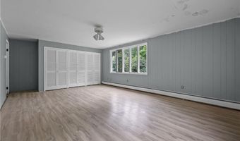 403 Commonwealth Ave, Warwick, RI 02886