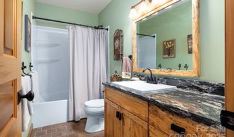 105 Avondale Heights Rd, Asheville, NC 28803