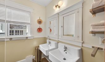 92 Pinewood Ave, Bethlehem, NH 03574