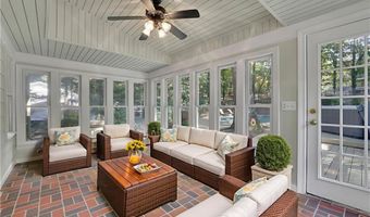 835 Lakeshore Dr NW, Berkeley Lake, GA 30096