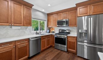 1000 Timberwood Ln, Algonquin, IL 60102