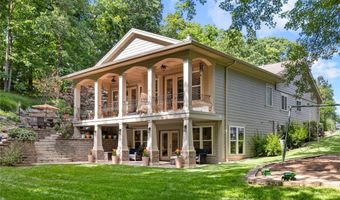 884 Village Brook Ct, Ballwin, MO 63021