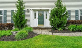 17 Greyledge Dr, Albany, NY 12211