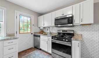7220 Mackenzie Rd, Affton, MO 63123