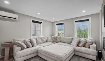 105 Amy Dr, Cranston, RI 02921