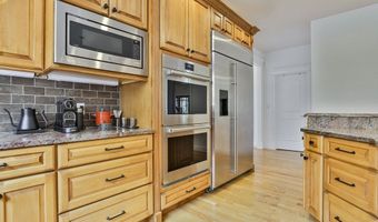 108 Oak Trl, Bolton, MA 01740