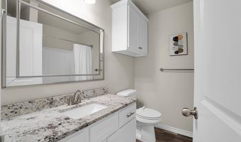 1004 Village Dr, Altus, OK 73521