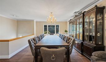 8 Dunn Rd, Airmont, NY 10952