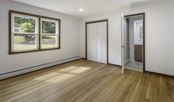 31 Roslyn Dr, Cheshire, CT 06410
