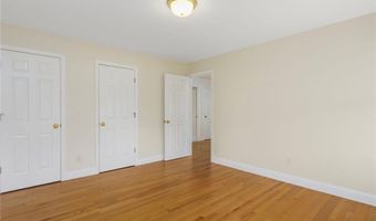220 Island Dr, Middletown, RI 02842