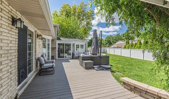 210 W Pickwick Rd, Arlington Heights, IL 60005