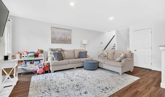 103 Larson Dr 103, Danbury, CT 06810