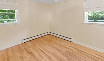9 Whitewood Rd, Clinton, CT 06413