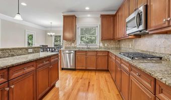 12516 Darvish Ln, Alpharetta, GA 30005