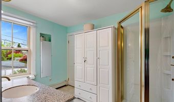 15 Cross St, Newport, RI 02840