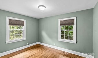 2538 Arnold Dr E, Charlotte, NC 28205