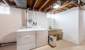 364 Mowbray Rd, Akron, OH 44333