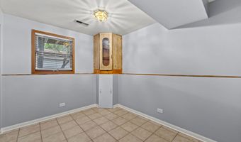 409 Maplewood Dr, Antioch, IL 60002