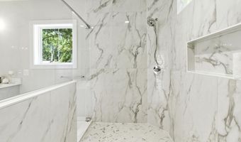 8202 MOCKINGBIRD Dr, Annandale, VA 22003