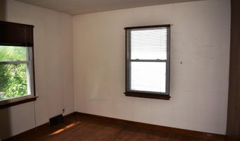 916 3Rd Ave, Ackley, IA 50601