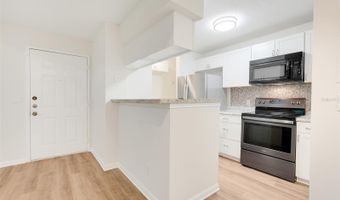 325 LAKEPOINTE Dr 304, Altamonte Springs, FL 32701