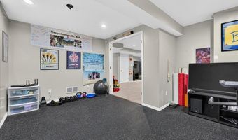 918 Claybend Dr, Ballwin, MO 63011