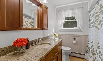 72 Windsor Park Dr, Coventry, RI 02816