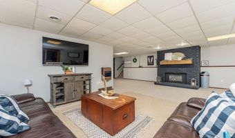 609 S Splitrock Blvd, Brandon, SD 57005