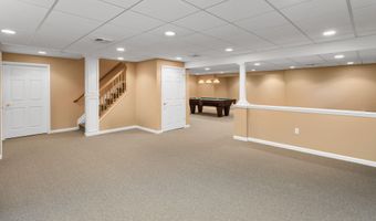16 Heritage Dr, Allentown, NJ 08501