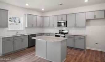 1052 Misty Creek Dr, Aberdeen, NC 28315