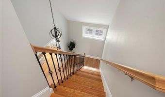 105 Hunting Hill Dr, Cumberland, RI 02864