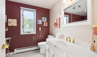 264 Boston Neck Rd, Narragansett, RI 02882