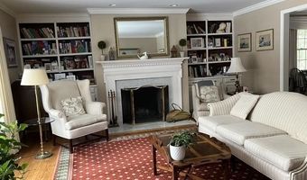 15 Tall Pines Dr, Barrington, RI 02806