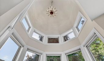 255 Scenic Dr, Ashland, OR 97520