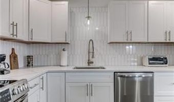 66 Girard Ave 423, Newport, RI 02840