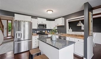 420 Pleasant Crest Cir, Annandale, MN 55302