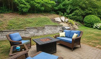 4 Rockledge Ln, Canton, CT 06019