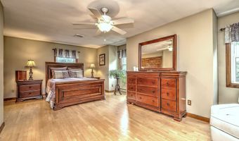 8 Whippoorwill Ln, Bethany, CT 06524