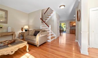 273 Finch Ln, North Kingstown, RI 02874