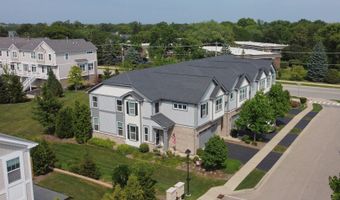 3227 N Heritage Ln, Arlington Heights, IL 60004