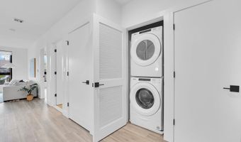 117 W 2ND St 202, Bayonne, NJ 07002