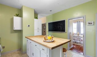 93 Whipple Ave, Cranston, RI 02920