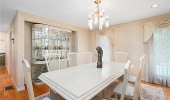 22 Golden View Dr, Johnston, RI 02919