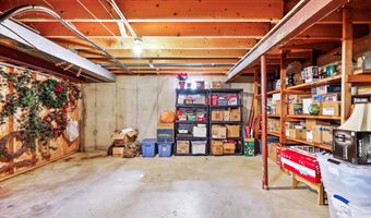 1222 Iowa Dr, Madison, WI 53704